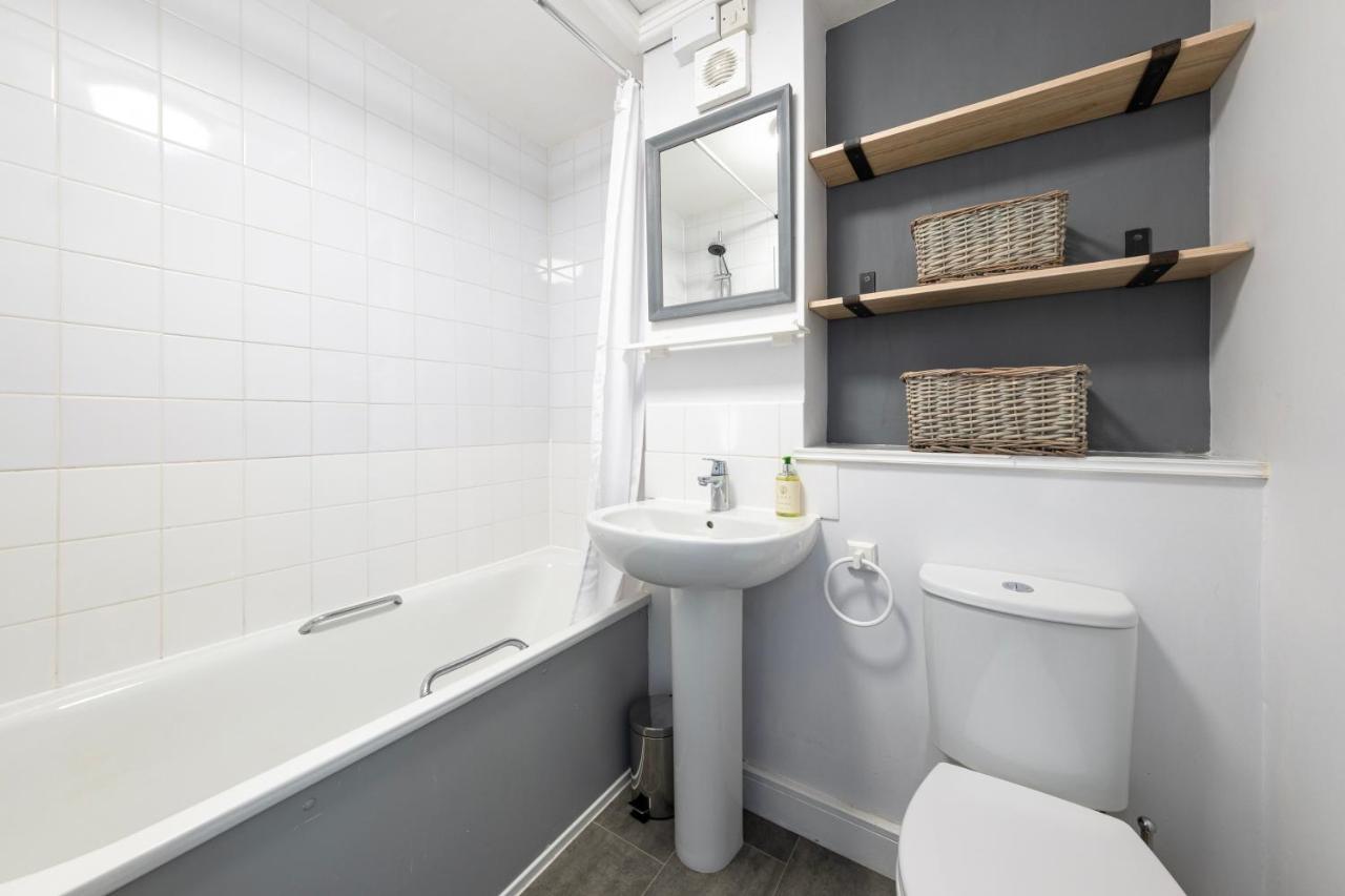 Super City Centre Apartment - Two Bedrooms, Perfect Location Бат Екстериор снимка
