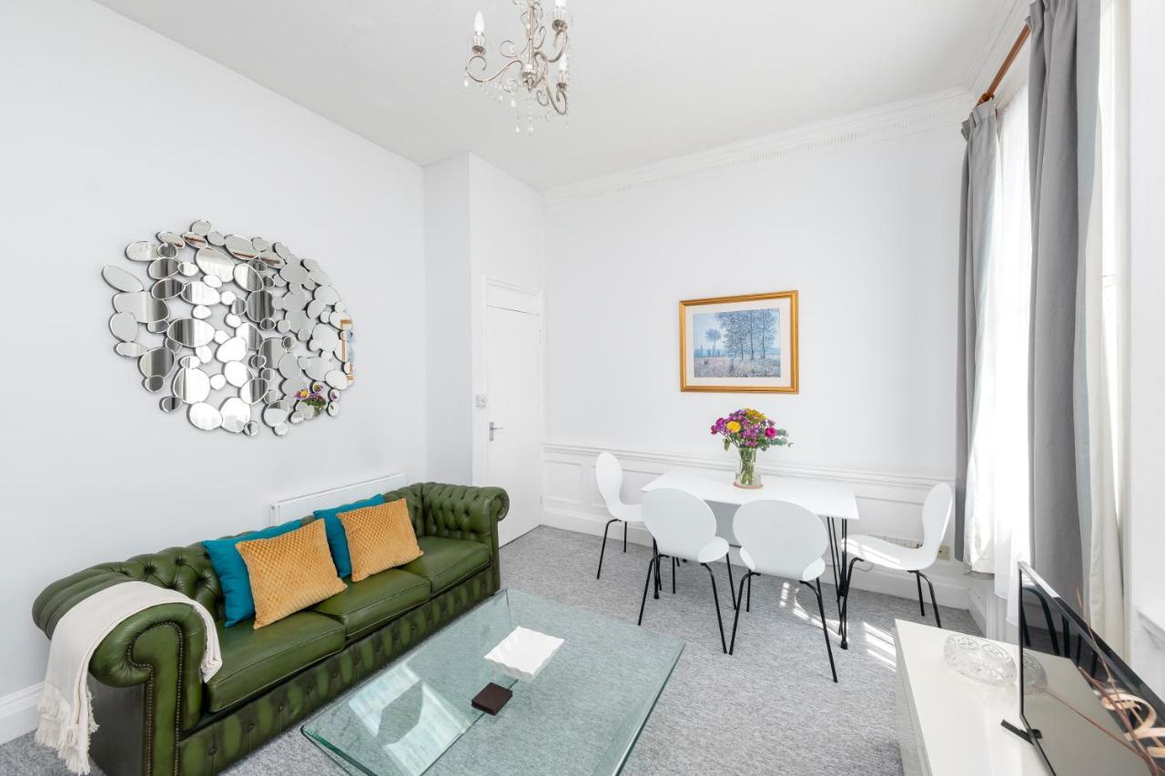 Super City Centre Apartment - Two Bedrooms, Perfect Location Бат Екстериор снимка